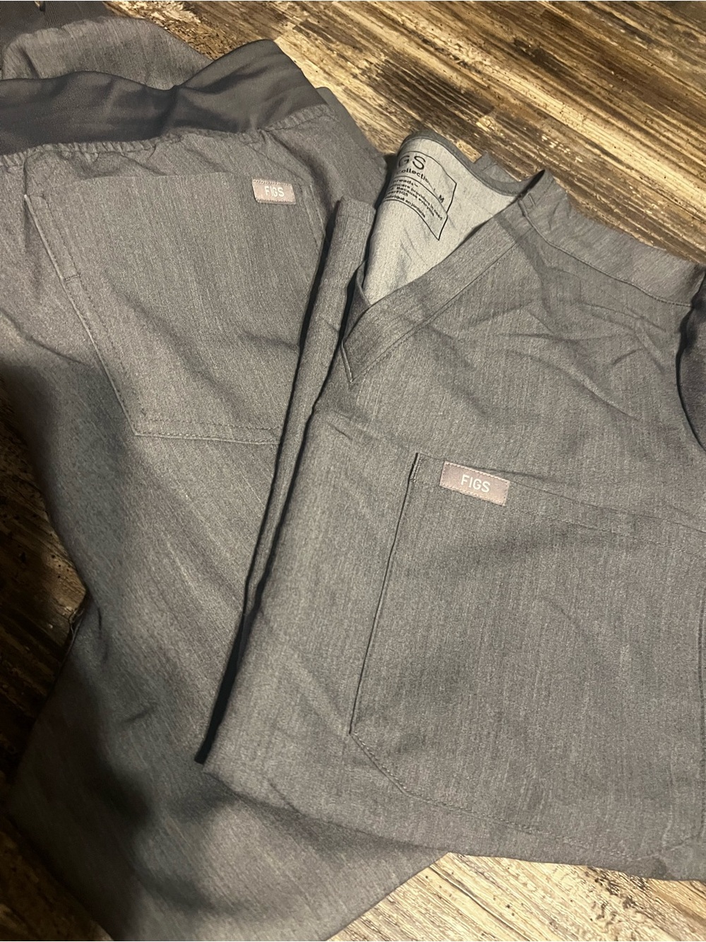 FIGS Women's Gray Medium-Scrub Top and Medium-Petite Jogger Pants Set